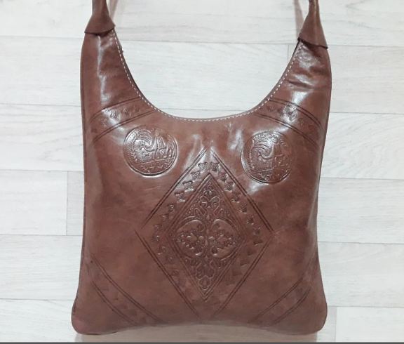 Women's leather shoulder bag