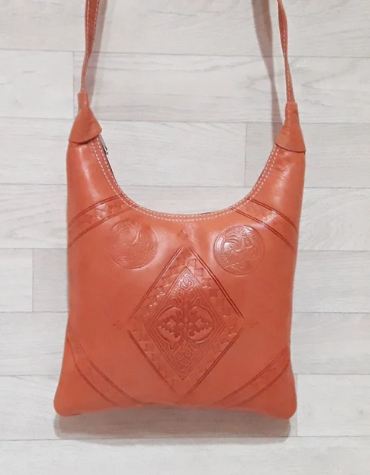 Women's leather shoulder bag