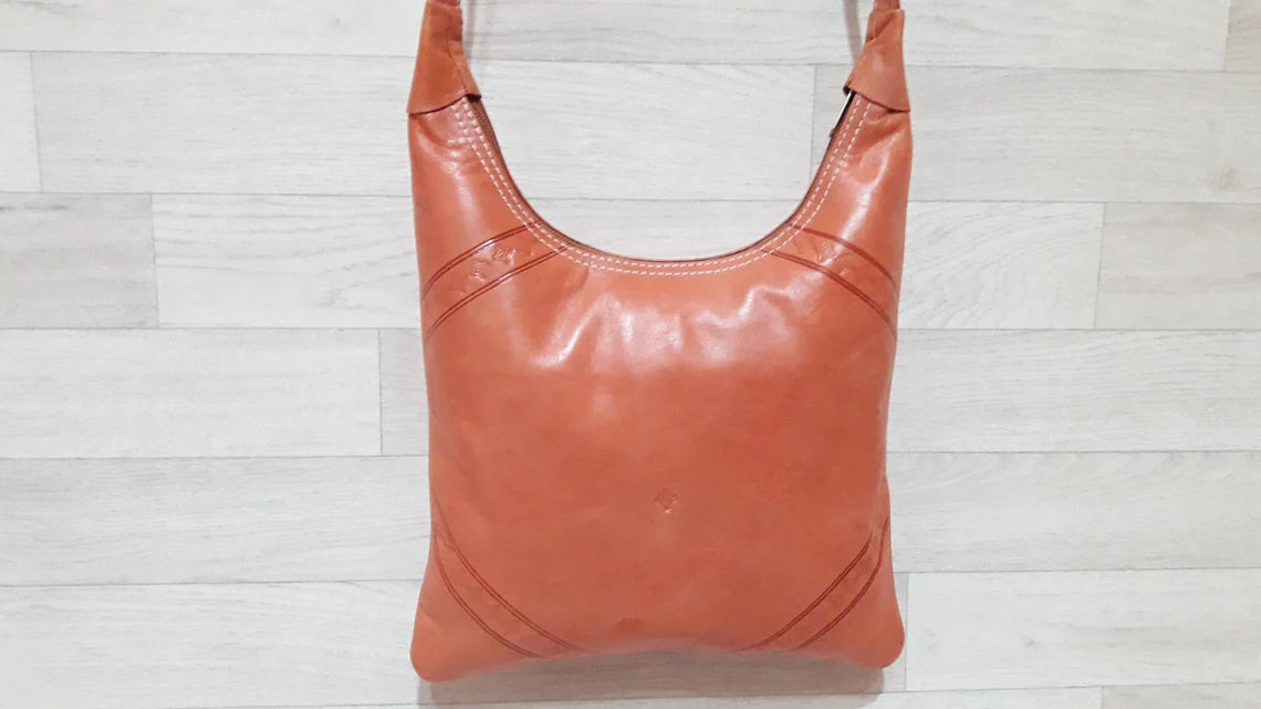 Women's leather shoulder bag
