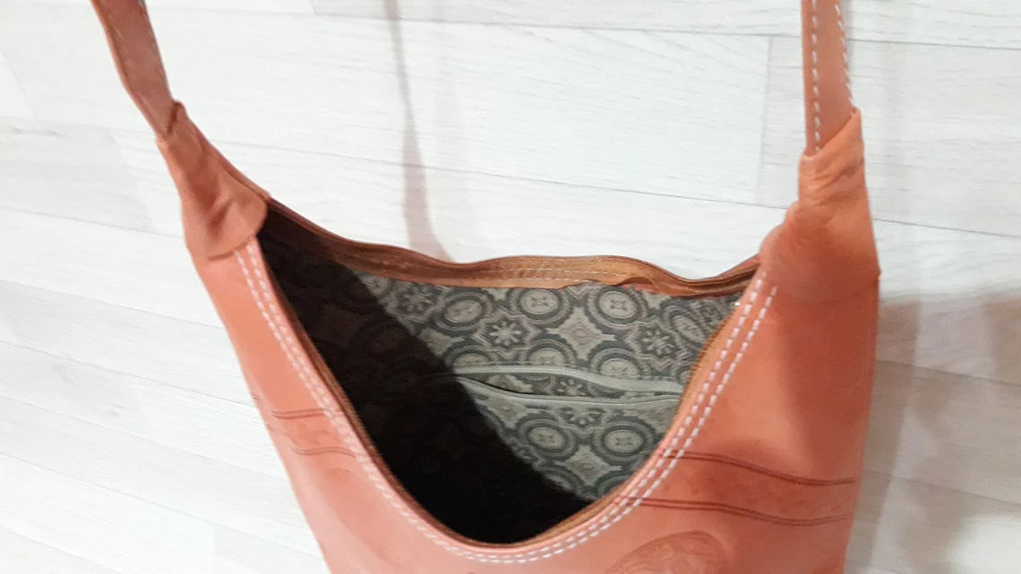 Women's leather shoulder bag